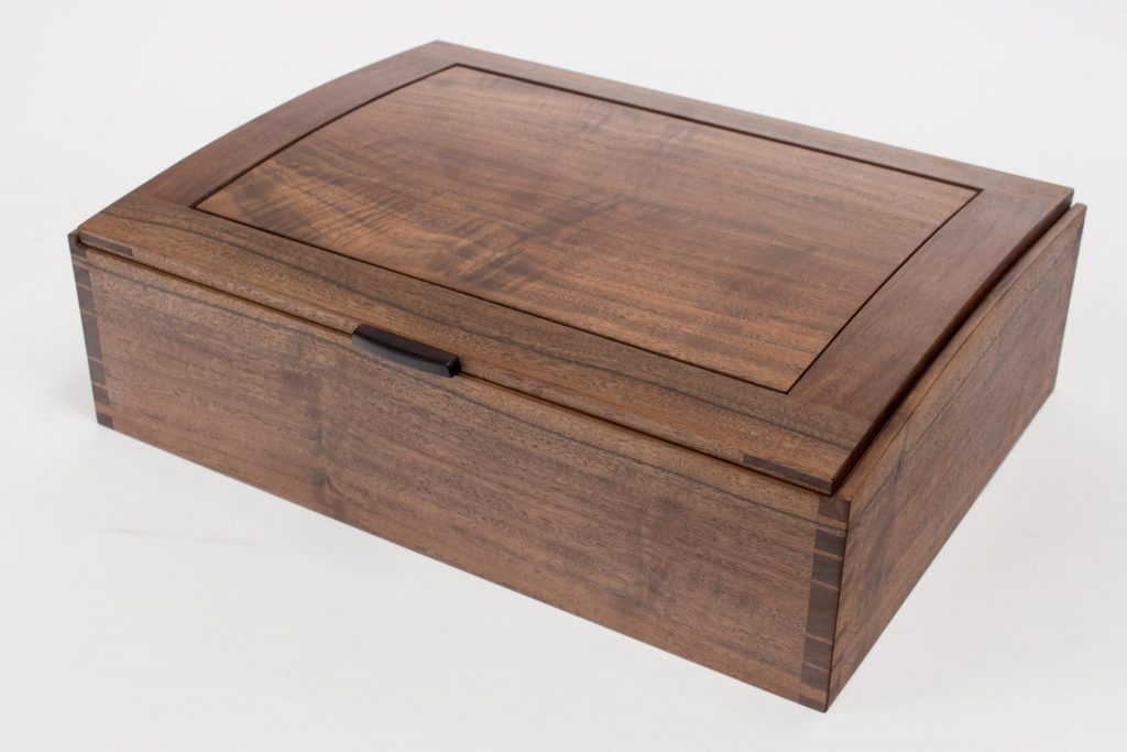 Curved lid dovetail box