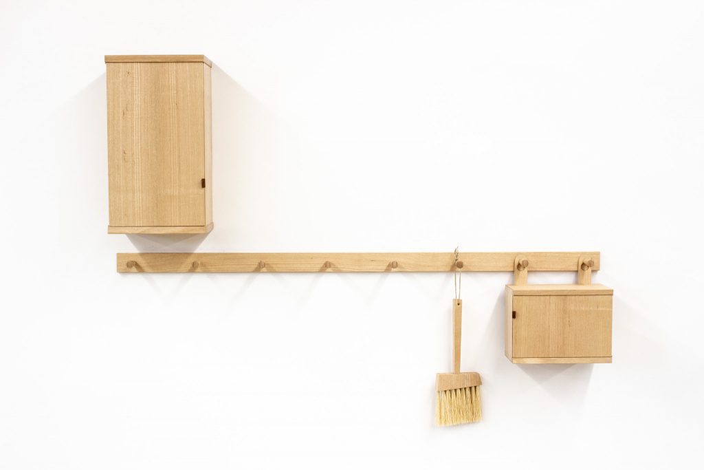 Cho ash coat rack