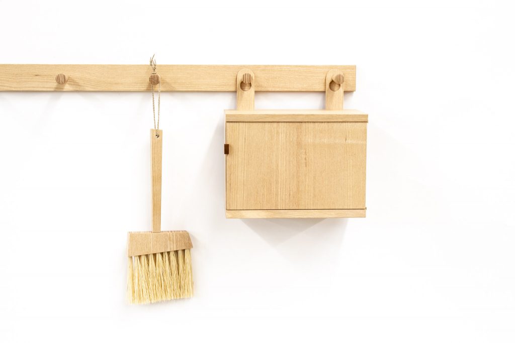 Cho ash coat rack