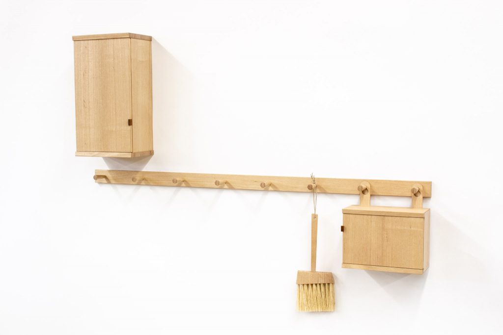 Cho ash coat rack